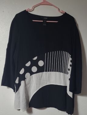 Ali Miles Black & White Tunic